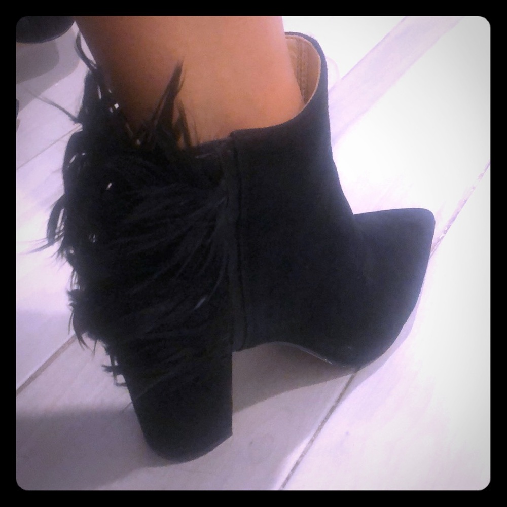 Black suede shoes with feathers